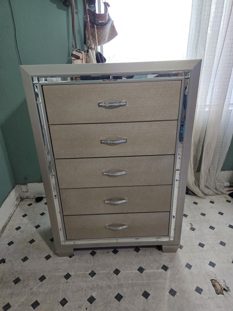 Mirrored 5 Drawer Silver Dresser – Glam Style, Great Condition