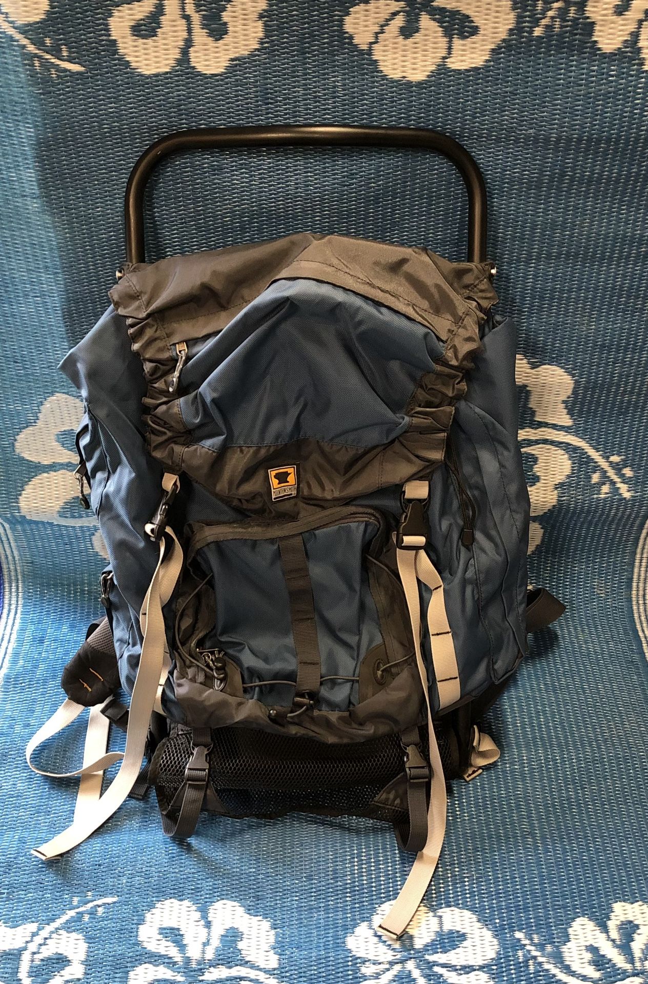 Like New MOUNTAINSMITH Scout Lightweight Hiking Backpack. $$50.00 Firm