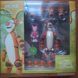 Tigger/Piglet (Revoltech, Kaiyodo, Winnie The Pooh, Disney, Kingdom Hearts)