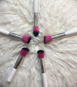 BRAND New 10 set of Brushes