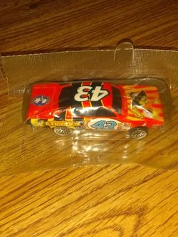 RICHARD PETTY RARE HONEY NUT CHEERIOS DIE CAST CAR