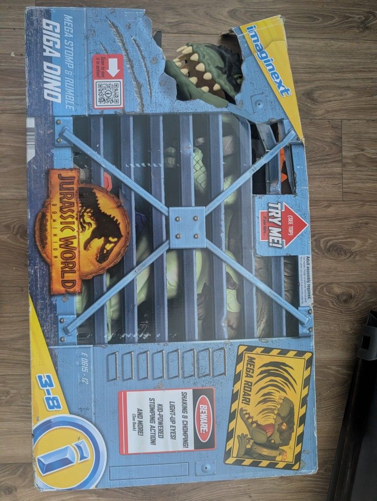 Jurassic World Giga Dino Damaged Box