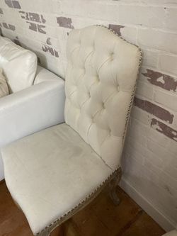 Tuffed Chair