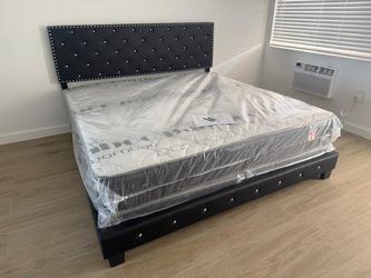 NEW MATTRESS KING SIZE PLUSH WITH BOX SPRING