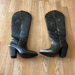 Woman Cowboy Boots up to knee. Brand new bought because I’m a size 8, but used them for like 3 hours because they run small. fits more a size 7, 7 1/2