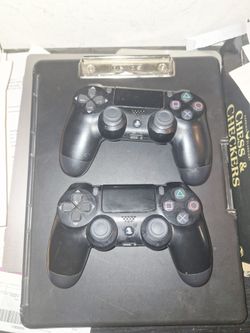 Two Ps4 controllers in good condition, black