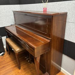 Upright piano 