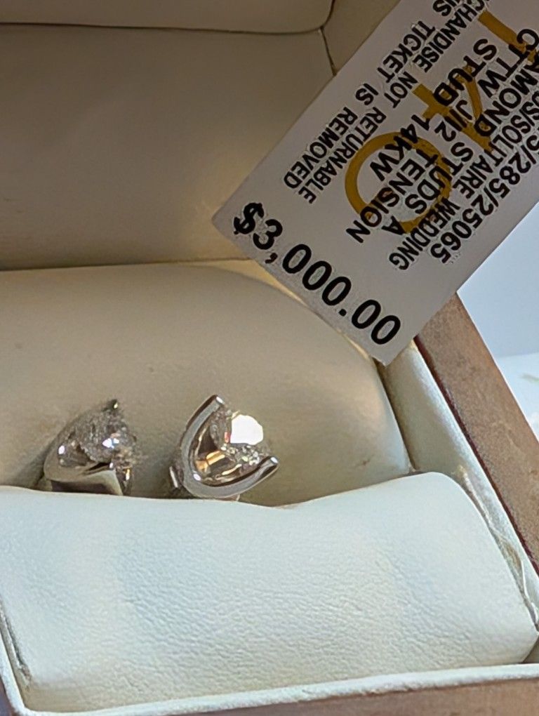 I Kt Diamond Earings