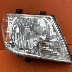 2008 - 2019 Nissan Frontier Right Passenger Side Headlight OEM 26010ZL40B