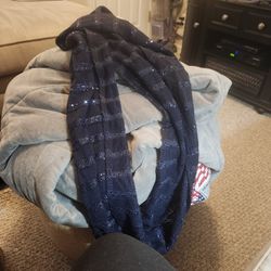 Navy blue circular scarve$8