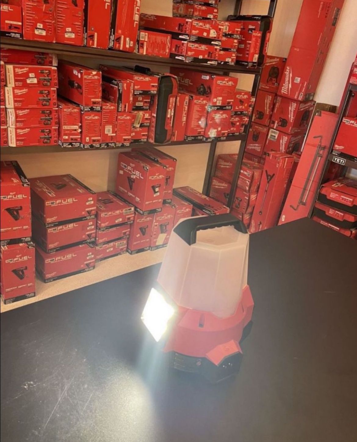 MILWAUKEE M18 18-Volt 2200 Lumens Cordless Radius LED Compact Site Light  with Flood Mode (Tool-Only)……..2144-20 for Sale in North Las Vegas, NV  OfferUp