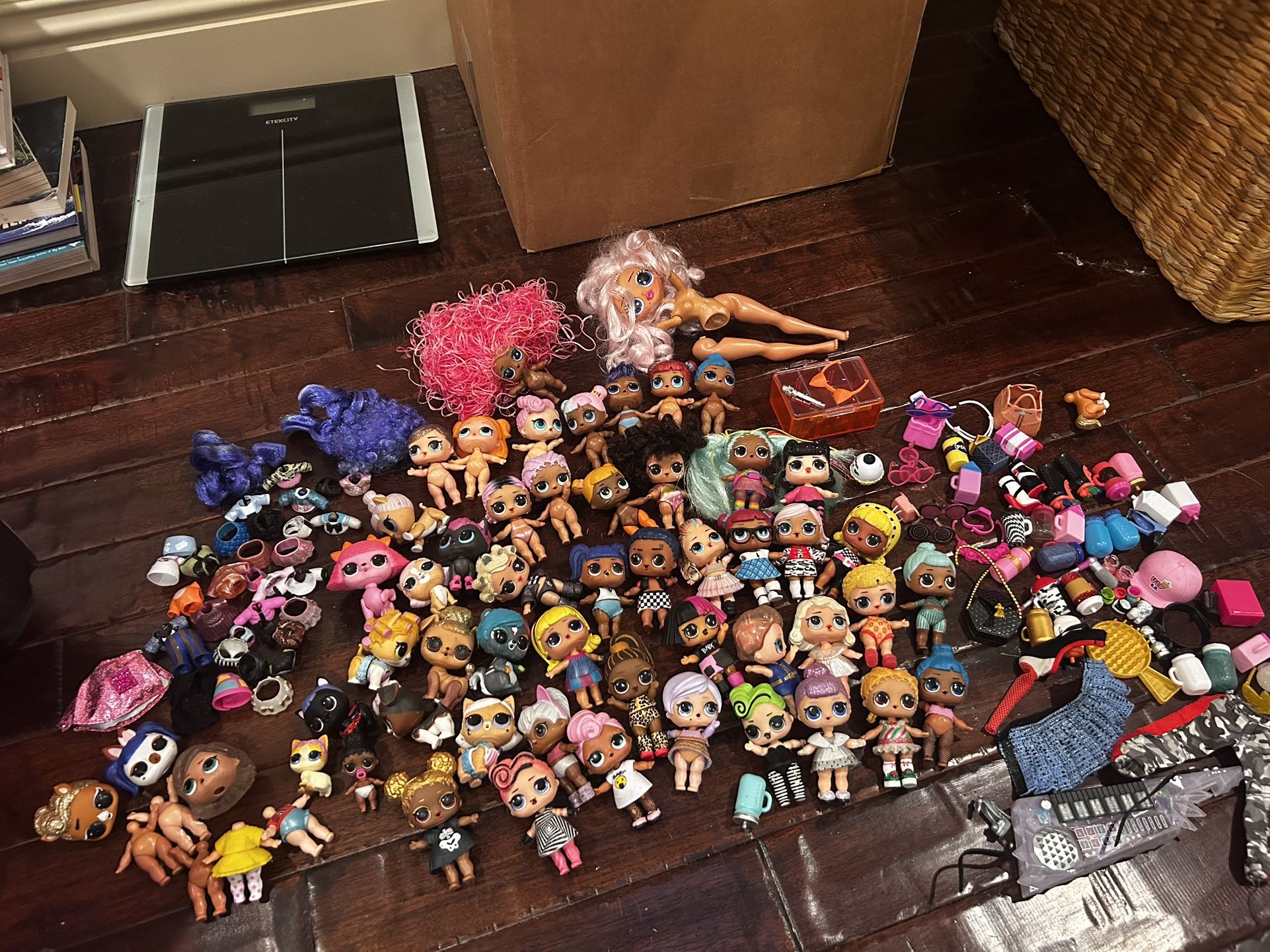 LOL Dolls & Accessories