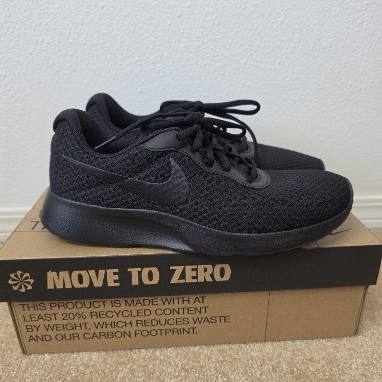 Nike Women's Tanjun Running Shoes 9.5 NEW