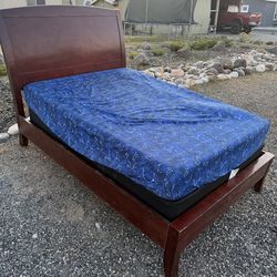 Full size Bed / foam mattress