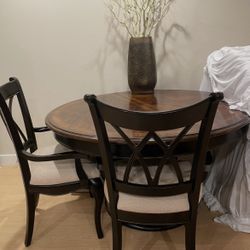 Classic Circle Dining Set - with 4 Chairs - High Quality - Table can Lengthen 