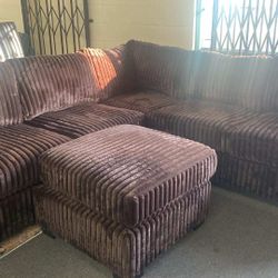 New Sectional Couch with Ottoman! Free Delivery 🚚! 