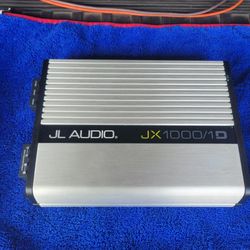 UN AMPLIFIER JL AUDIO 