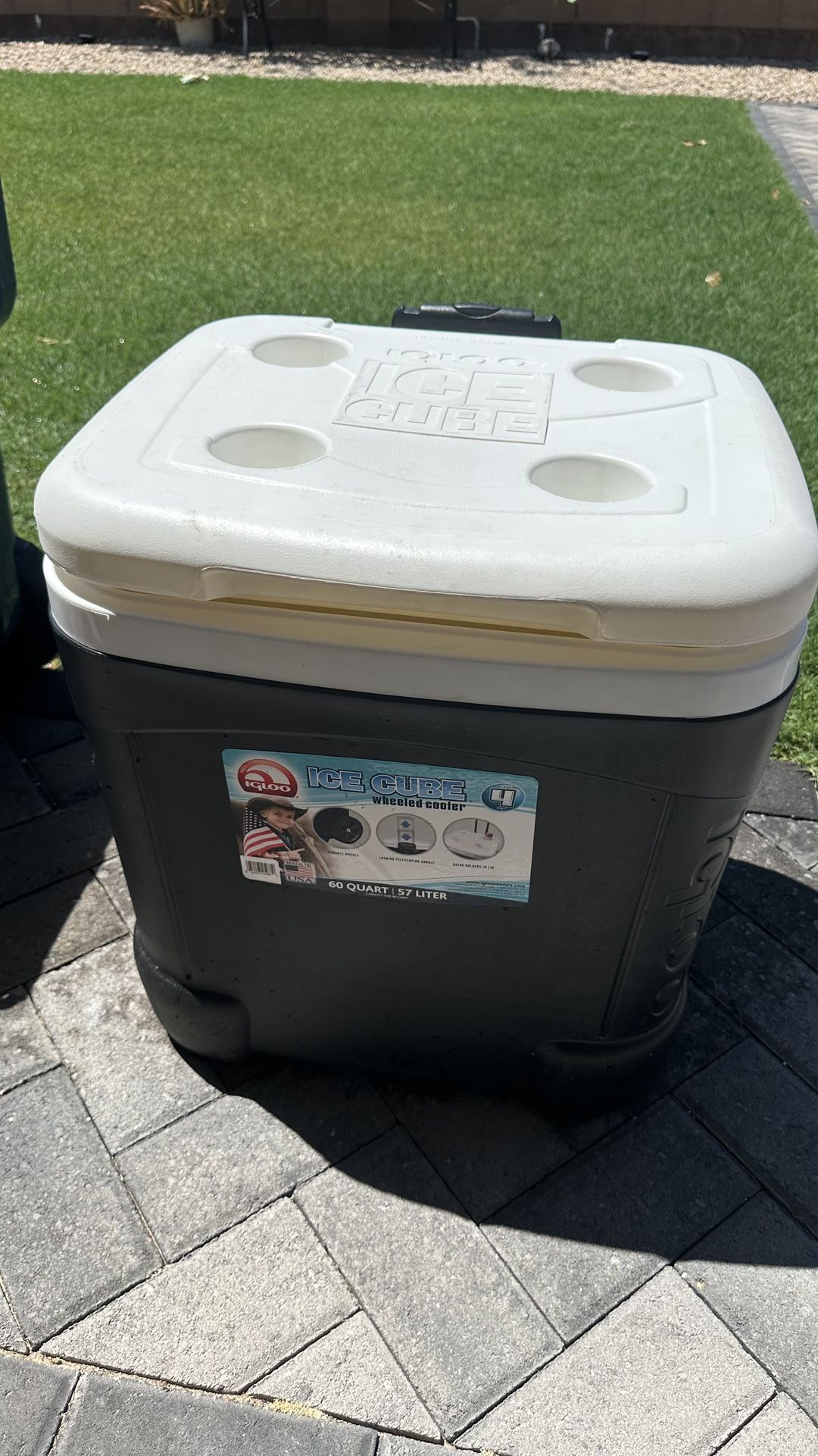 Igloo Ice Cube Wheeled Cooler 60QT