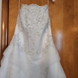 New Halter Wedding Dress With tags. Size 14