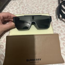 Burberry Sun Glasses 
