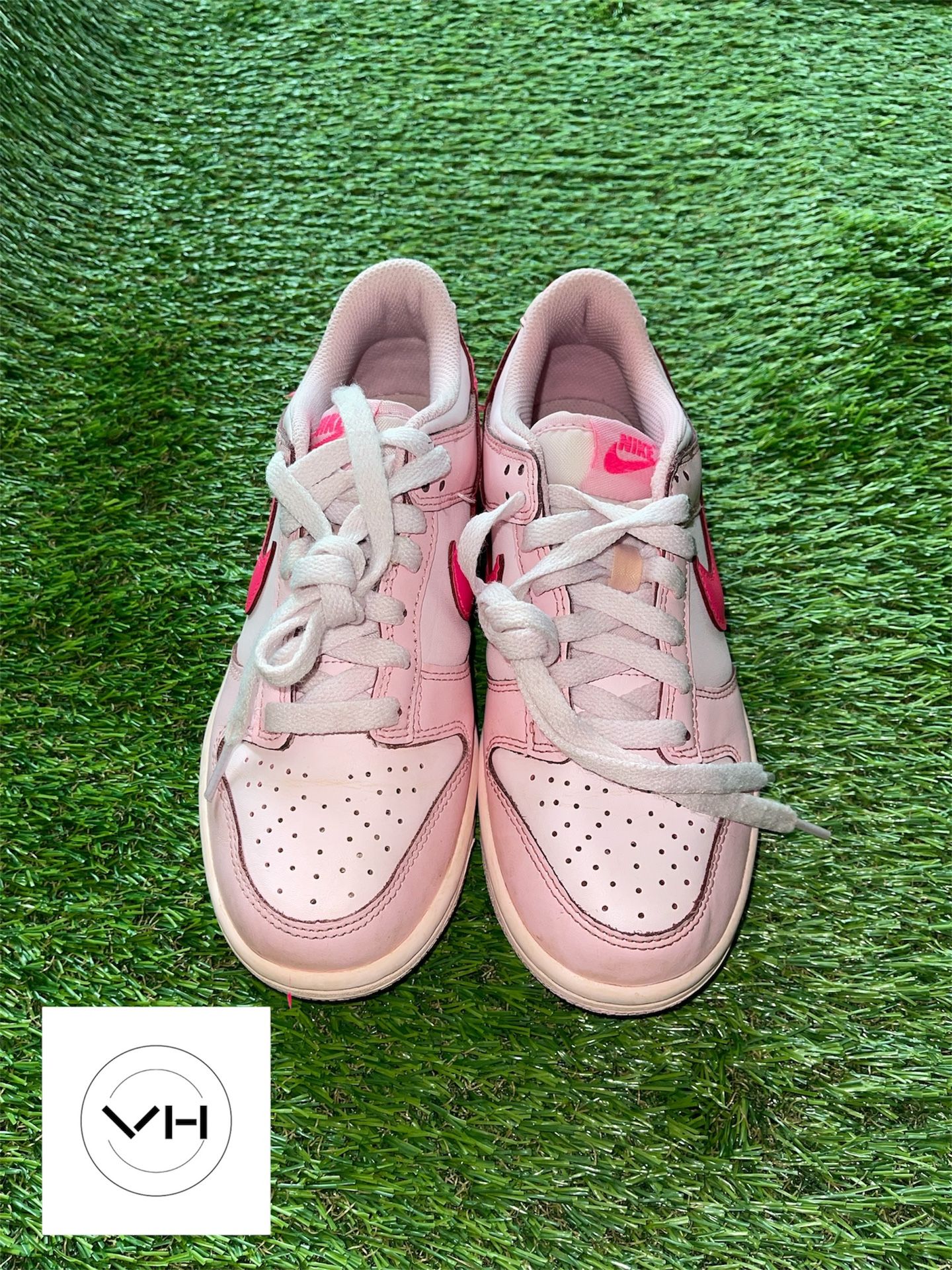 Nike Triple Pink low Dunks
