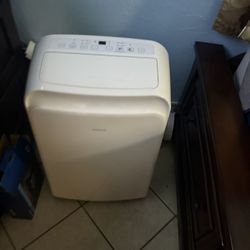 AC Insignia 300sq Ft Portable Air Conditioner
