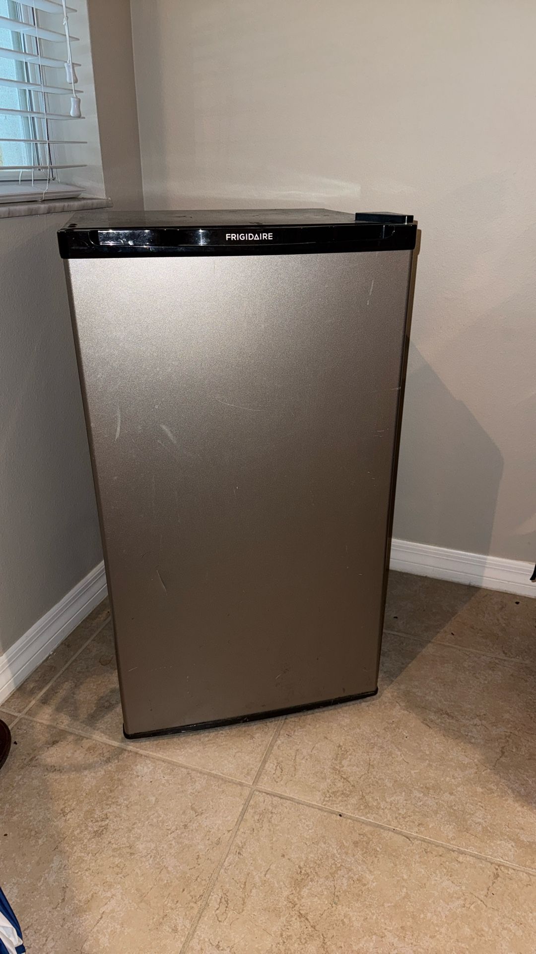Mini Fridge MUST GO MOVING IN FEW DAYS!!