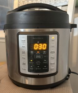 Insignia 6-quart Pressure Cooker