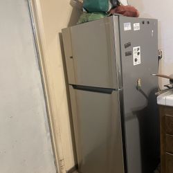 Insignia Refrigerator 