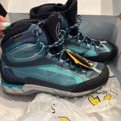 Women’s LA SPORTIVA trekking Shoes Size 8