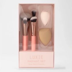 New Luxie  Signature Rose Gold Brush Set…