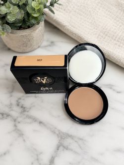 Kat Von d compact