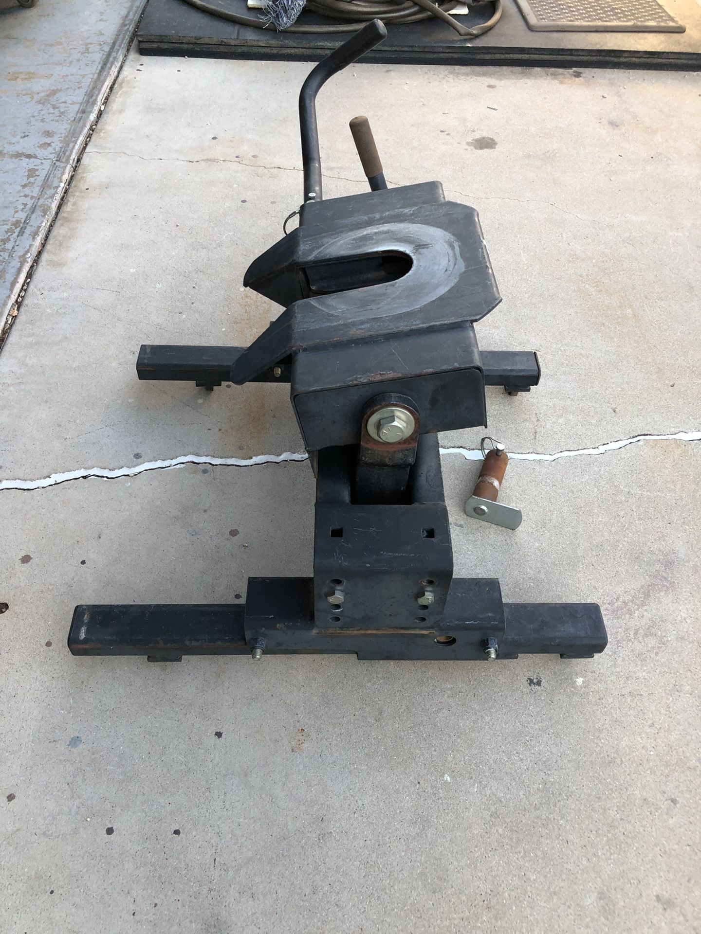 5th wheel trailer hitch