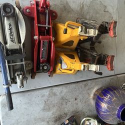 Automotive Lifting Set - (2) Hydraulic Floor Jacks & (4) Jack Stands