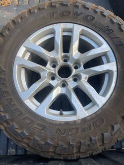 Toyo tires rims size 33X12.50R18LT