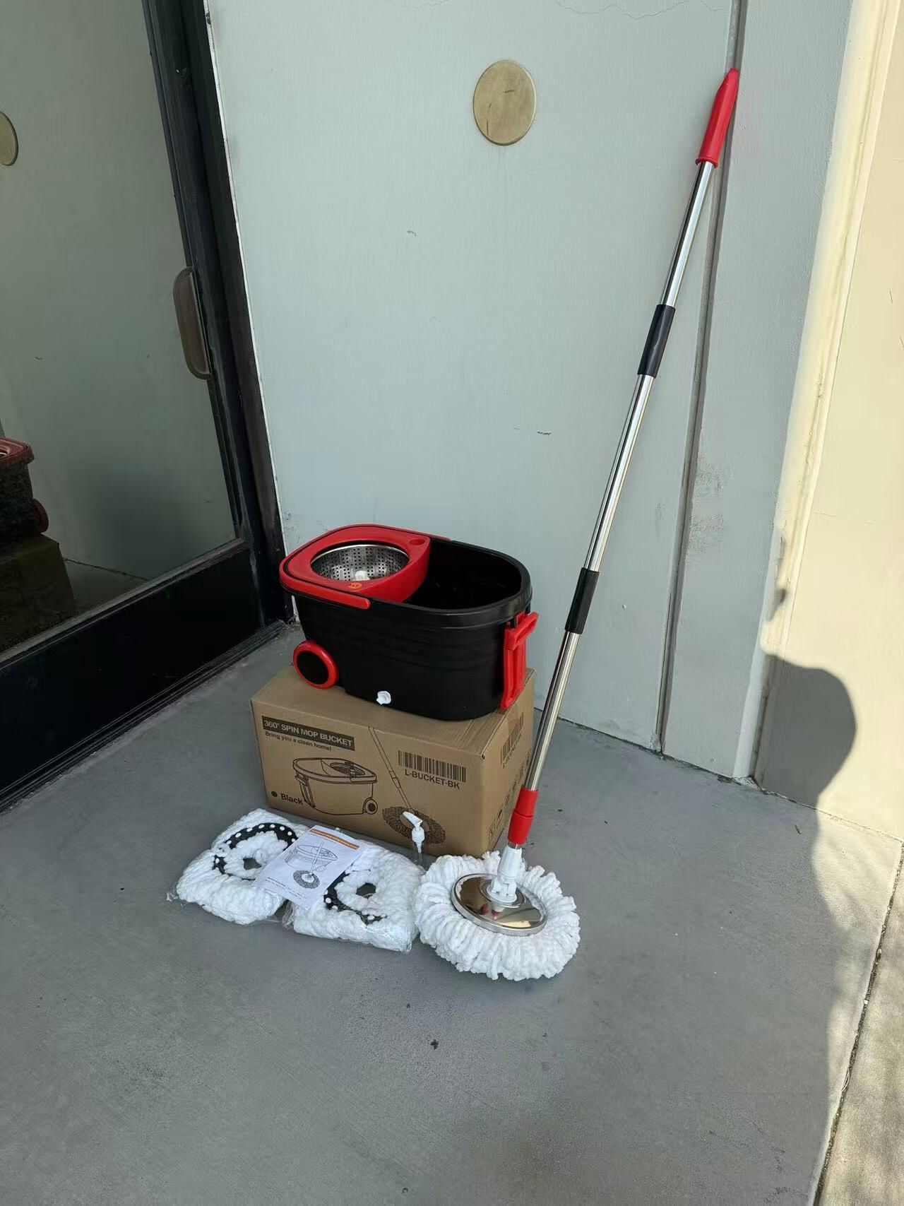 NEW Spin Mop Floor Mop With 3 Mop Heads