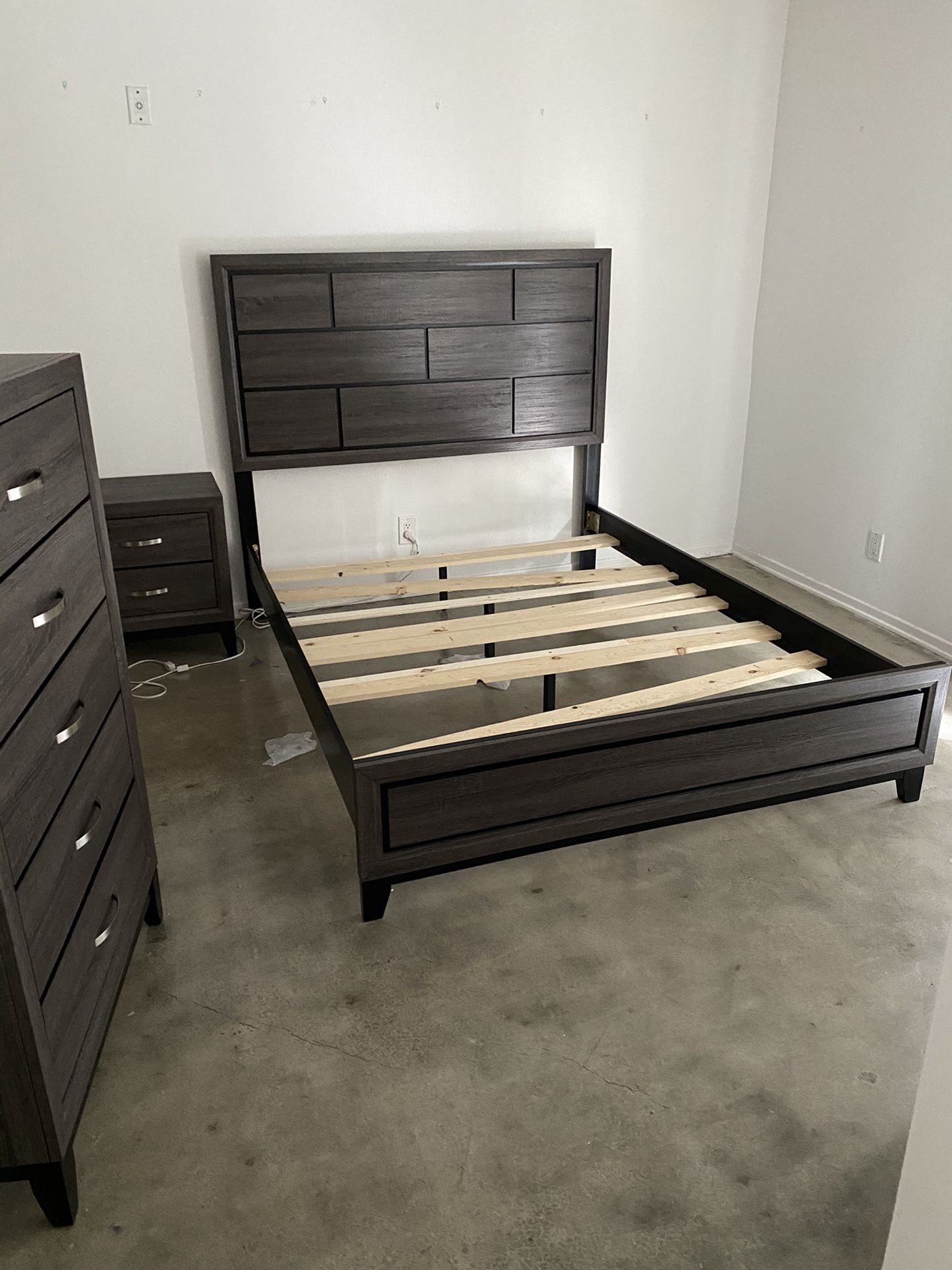 MUST GO BY WEDS. Queen Bedroom Set without Mattress