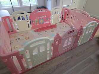 Dwinguler Pink Castle Playpen and Playmat for Sale in Redmond, WA