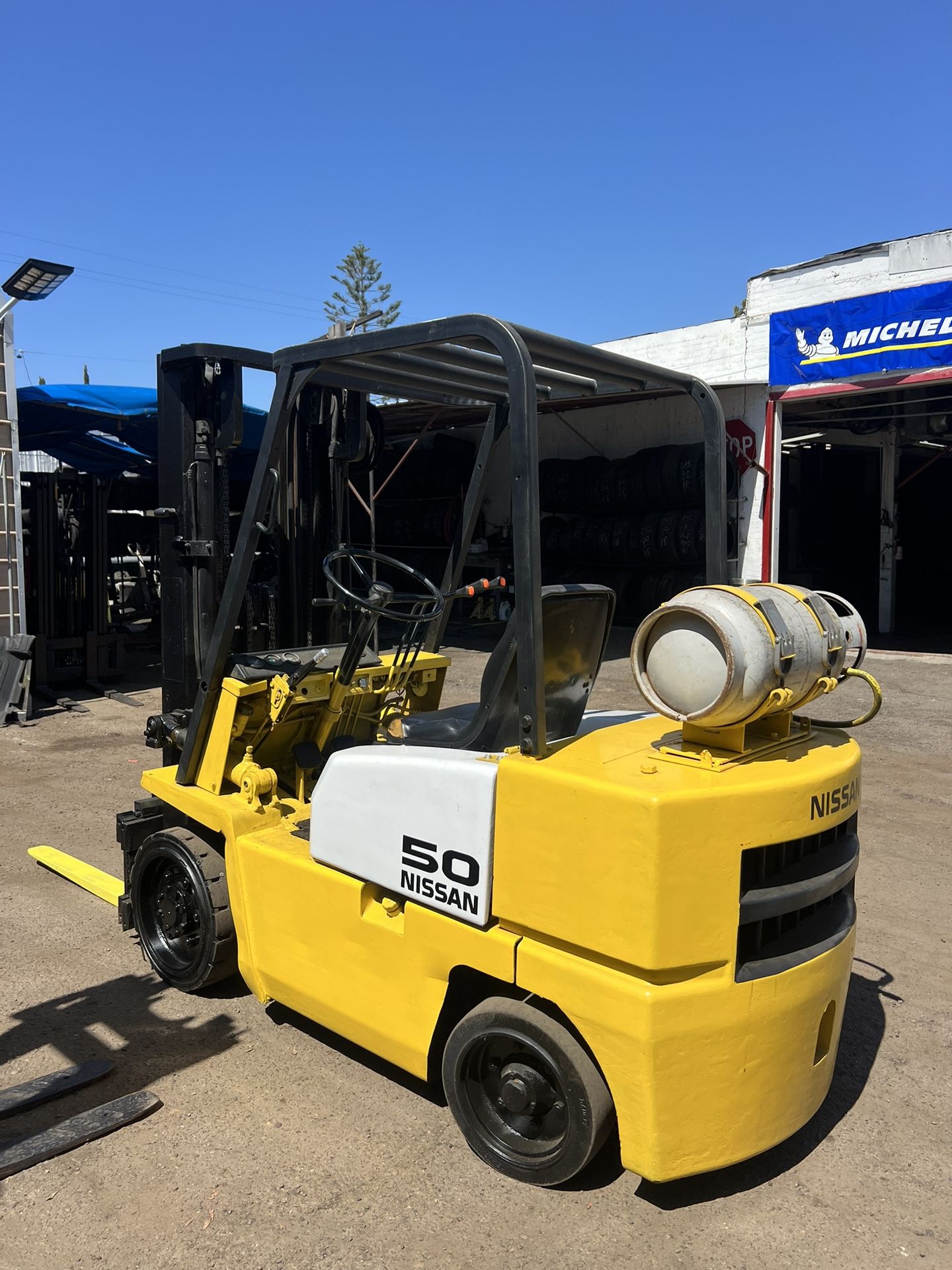 3 Stage Lift Forklift Used In Great Shape Low Hours!