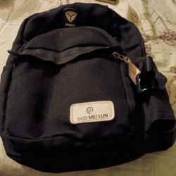 Shoulder Bag With Multiple Pockets In Good Condition 
