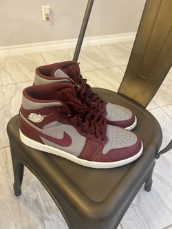 Nike Air Jordan 1 Mid Burgundy Men Size 9.5