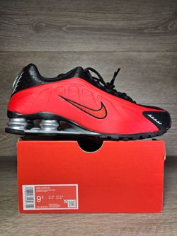 Nike Shox R4 Mens Size 9.5 (Women's 11) University Red / Black HQ1988-600 NEW