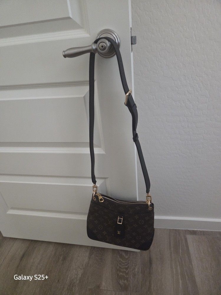 New Medium Size Bag With Dust Bag N Tags
