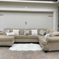 Beautiful Tweed Sectional 
