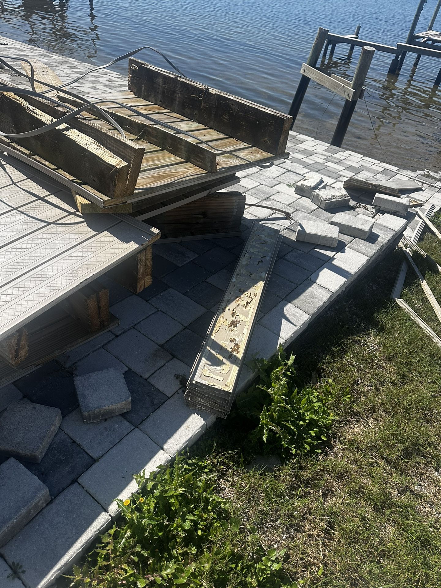 Free Dock.