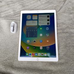 Gold Edition big Big Ipad Pro 12.9 Almost 13 inch Like MacBook pro. Come with charger is 128GB. All work 100% for $300! Free Delivery in person