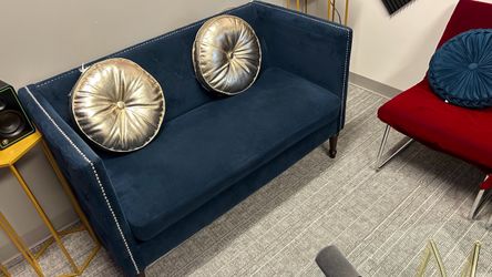 Love seat couch
