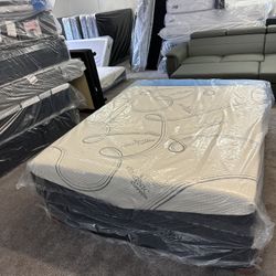 Queen Size Memory Foam Mattress Brand New 