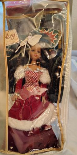 Christmas Fashion Doll Brunette Collector Edition