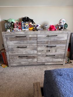 6-Drawer Rustic Gray Wood Dresser’s